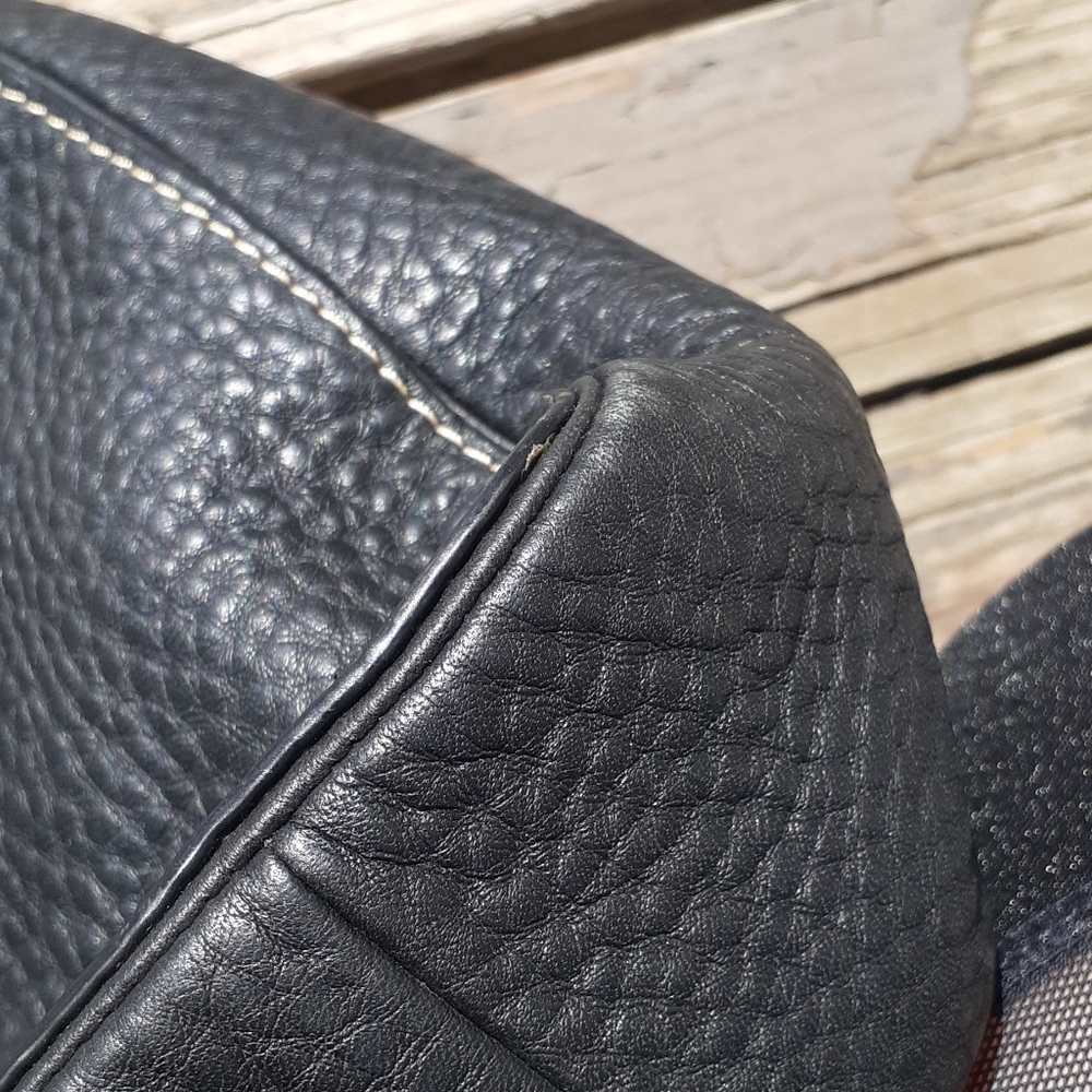 FIRM Coach Chelsea Black Pebble Leather Purse - Picture 8 of 8